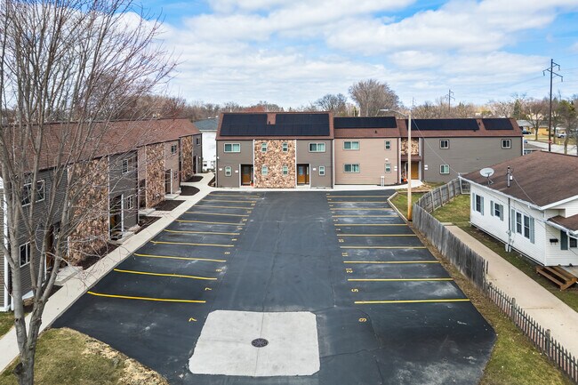 Plus de détails pour 1747 Oakdale Ave, Green Bay, WI - Multi-résidentiel à vendre