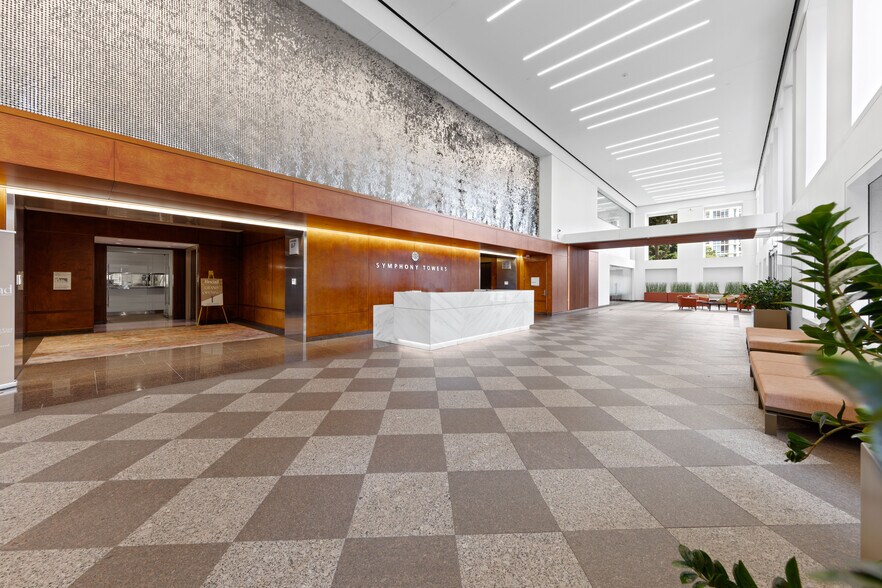 750 B St, San Diego, CA à louer - Hall d’entrée - Image 2 de 12