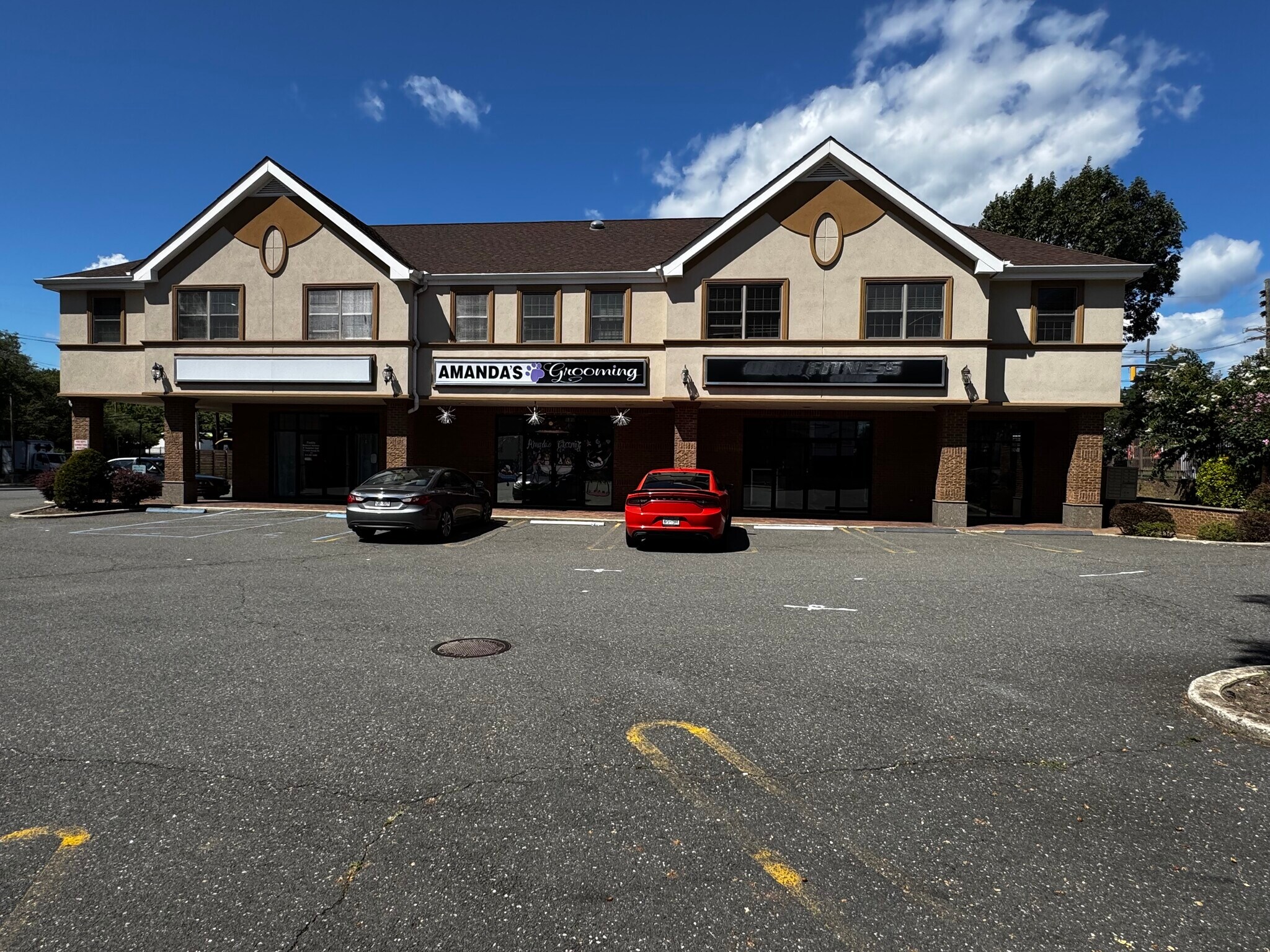 72-74 Cedar Swamp Rd, Glen Cove, NY à vendre Photo du bâtiment- Image 1 de 12