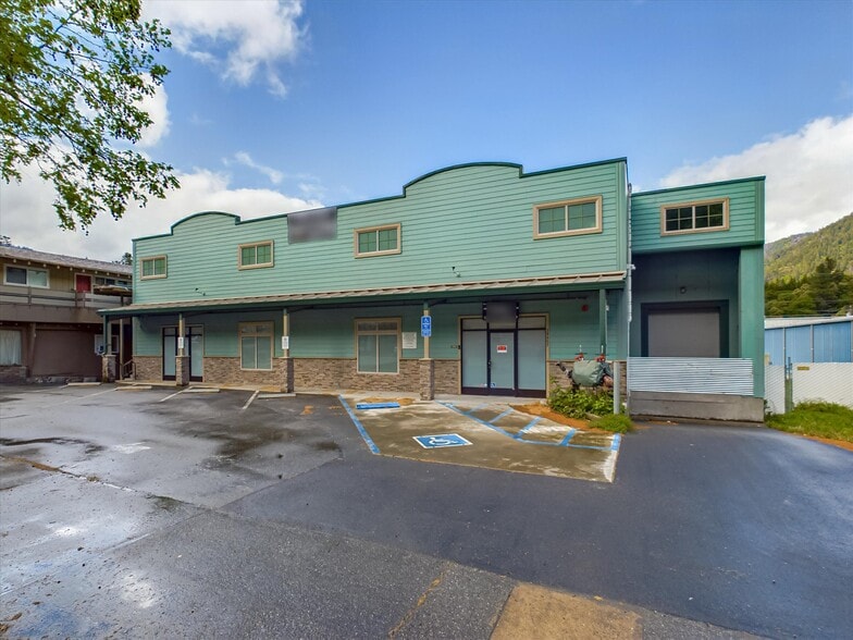 39057 Ca-299 St, Willow Creek, CA à vendre - Photo du bâtiment - Image 2 de 20