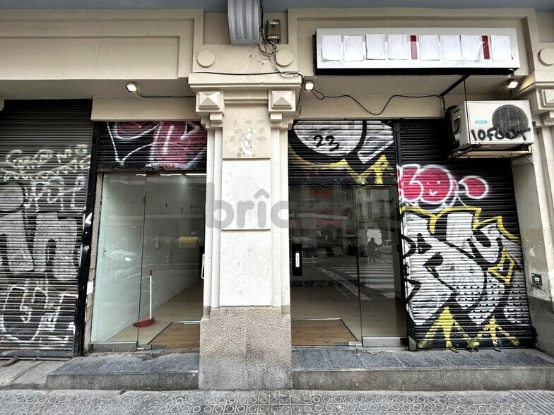Immeuble residentiel dans Barcelone, Barcelona à vendre - Photo du bâtiment - Image 2 de 2