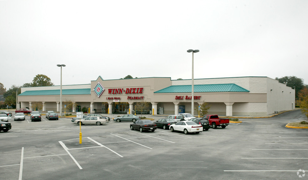 5501-5541 Roosevelt Blvd, Jacksonville, FL for lease - Building Photo - Image 3 of 15