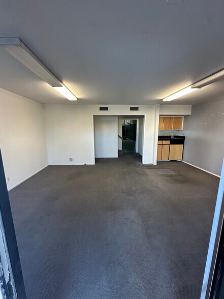 711 W 17th St, Costa Mesa, CA à vendre - Photo du bâtiment - Image 2 de 24