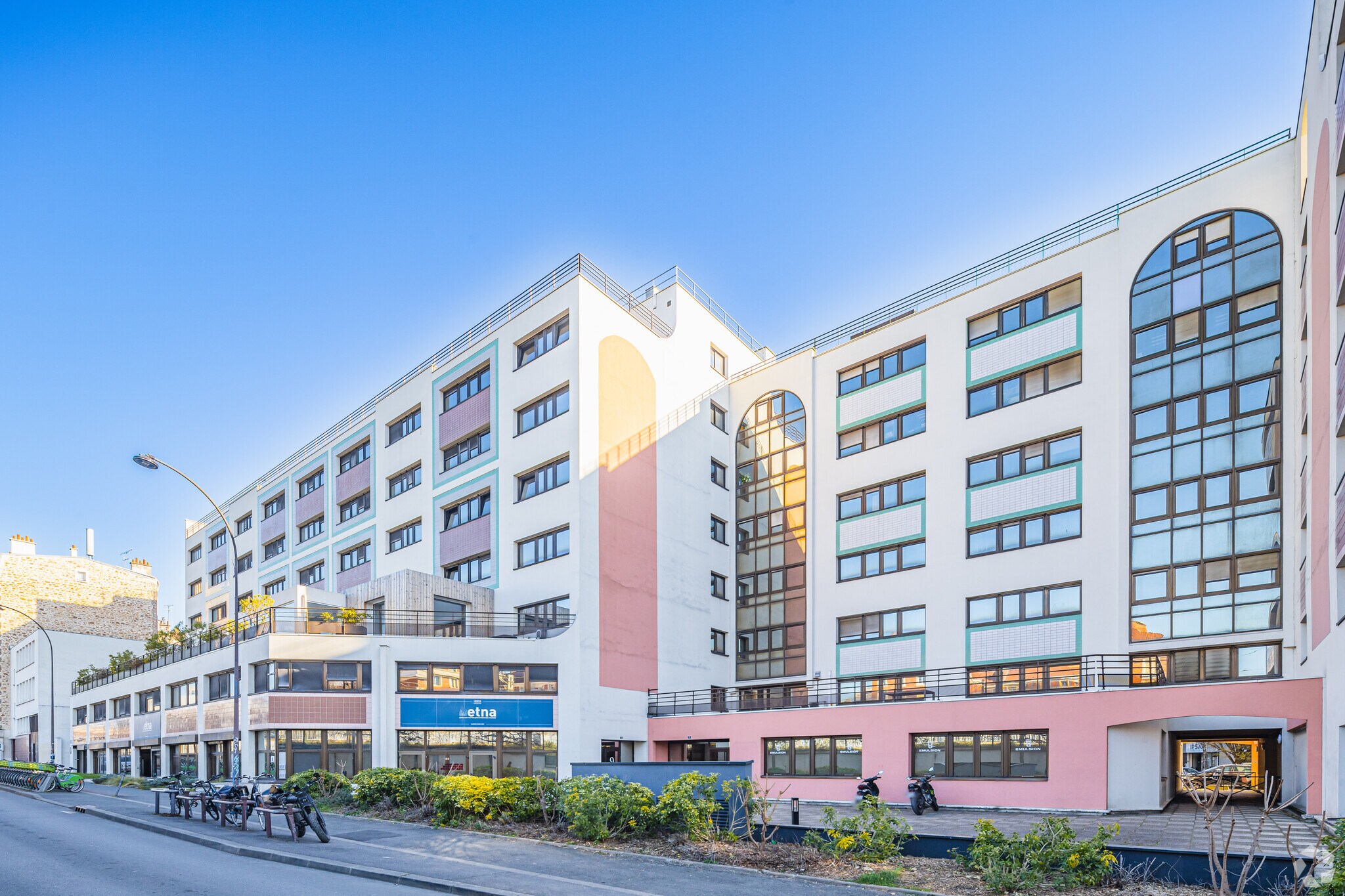 Office in Ivry-sur-Seine for lease Primary Photo- Image 1 of 5