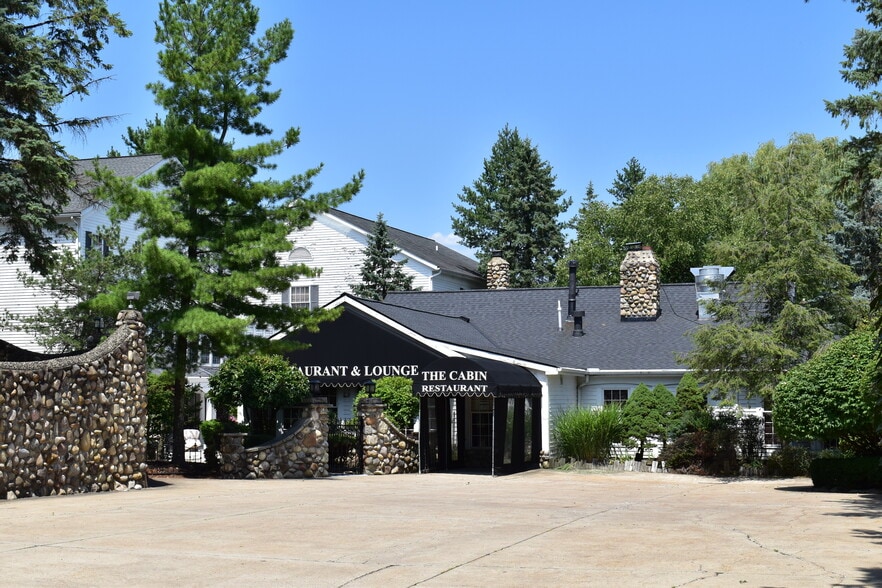 35 E Garfield Rd, Aurora, OH à vendre - Photo du bâtiment - Image 1 de 29