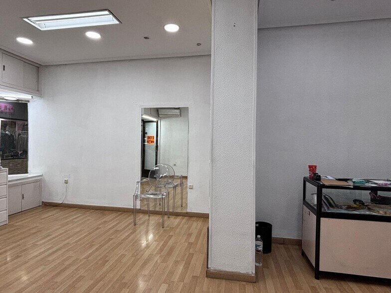 Commerce de détail dans Cáceres, Cáceres à vendre - Photo du bâtiment - Image 3 de 10