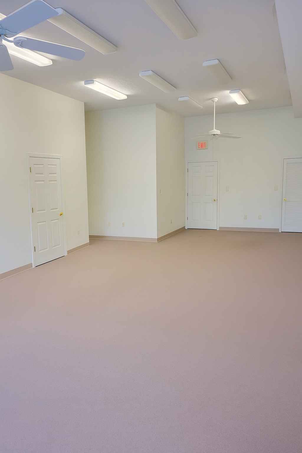 901 S Rogers St, Bloomington, IN for lease Interior Photo- Image 1 of 4