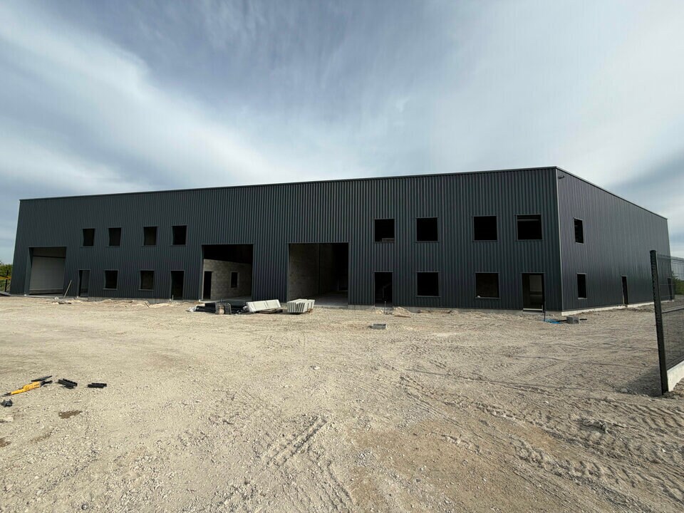 Flex in Bétheny for lease Building Photo- Image 1 of 11