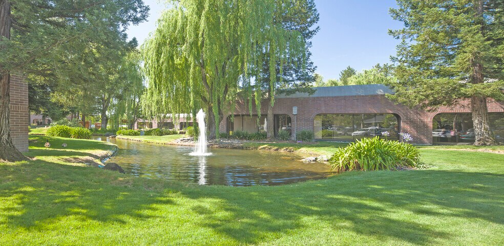 2255 Challenger Way, Santa Rosa, CA à louer - Photo du bâtiment - Image 2 de 6