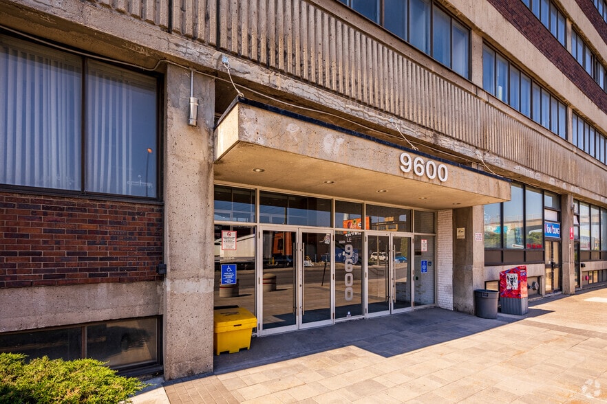 9600-9630 Rue Meilleur, Montréal, QC for lease - Building Photo - Image 2 of 4