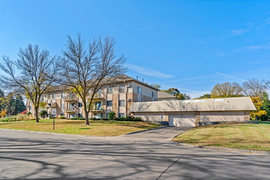 6281-6289 N Louisiana Ave, Brooklyn Park, MN à vendre - Photo du bâtiment - Image 3 de 7