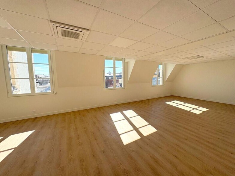 Office in Saint-Germain-en-Laye for sale - Interior Photo - Image 3 of 13