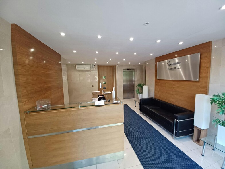 Church Rd, Leatherhead for lease - Interior Photo - Image 2 of 13