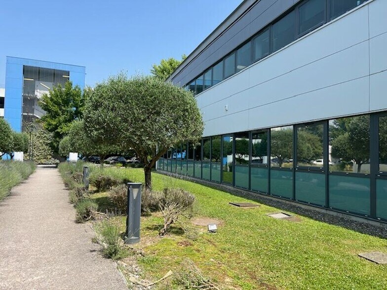 Bureau dans Labège à louer - Photo du bâtiment - Image 2 de 12