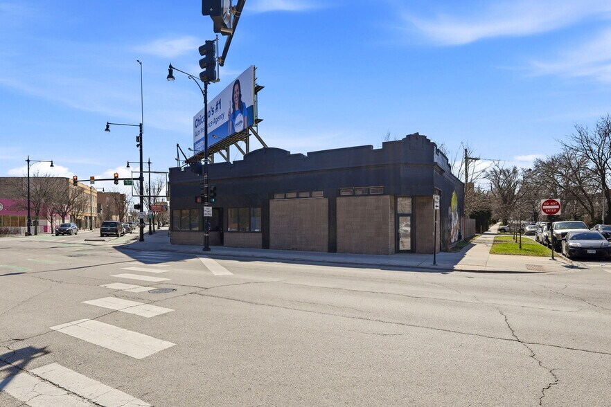 3596 N Milwaukee Ave, Chicago, IL à vendre - Photo du bâtiment - Image 3 de 29