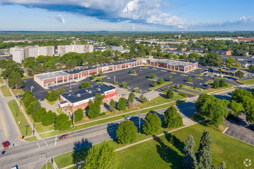 6503-6647 N Wayne Rd, Westland, MI à louer - Photo du bâtiment - Image 3 de 9