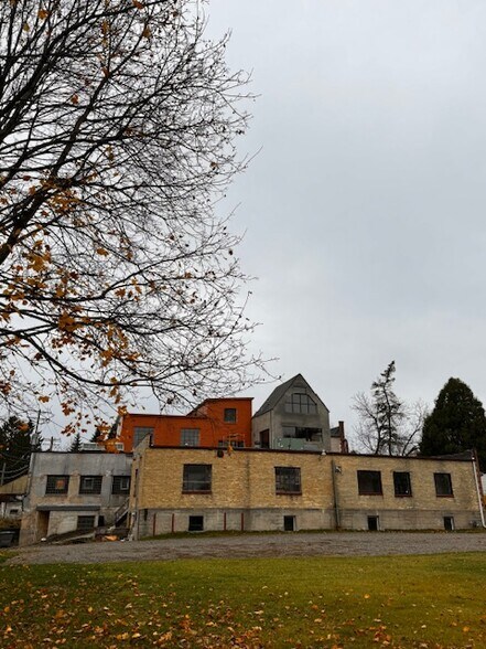 1032-1038 12th Ave, Grafton, WI à louer - Photo du bâtiment - Image 3 de 42