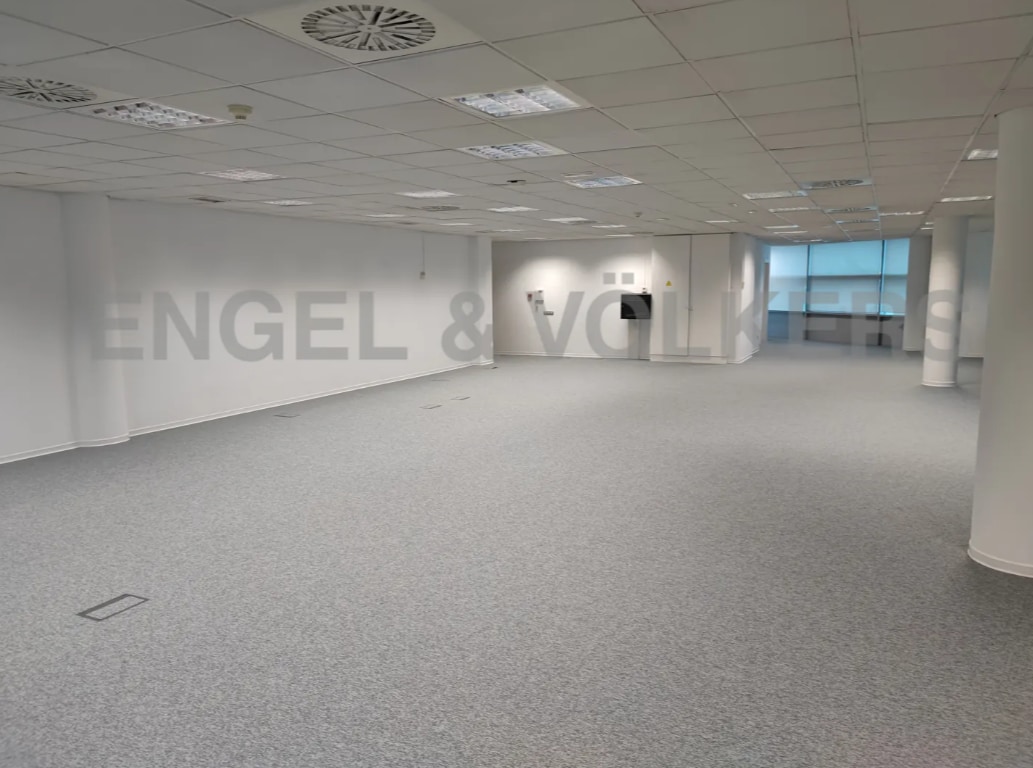 Office in Badalona, Barcelona for lease Interior Photo- Image 1 of 10