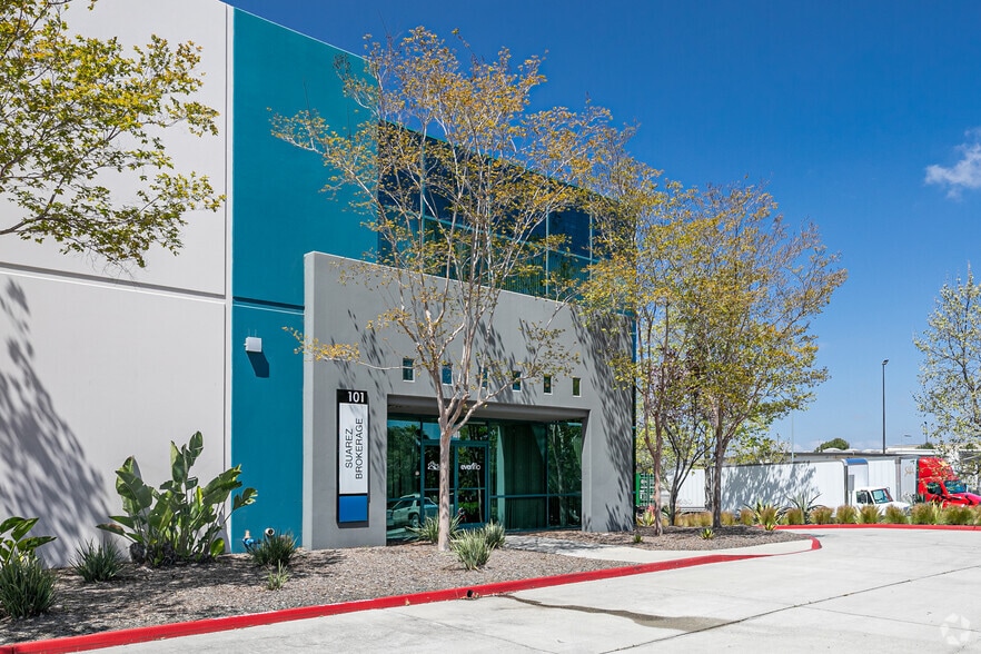 6995 Calle De Linea, San Diego, CA for lease - Building Photo - Image 3 of 7