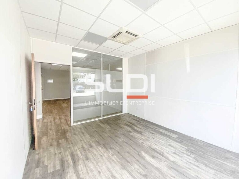 Rue Colonel Chambonnet, Bron for lease - Interior Photo - Image 3 of 6