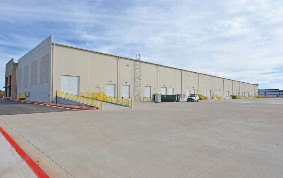 411 N Goad Springs Rd, Lowell, AR for lease - Building Photo - Image 3 of 7