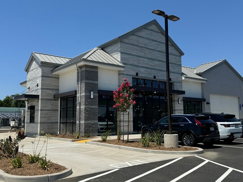 4343 N Wilson Way, Stockton, CA à louer - Photo du bâtiment - Image 2 de 3