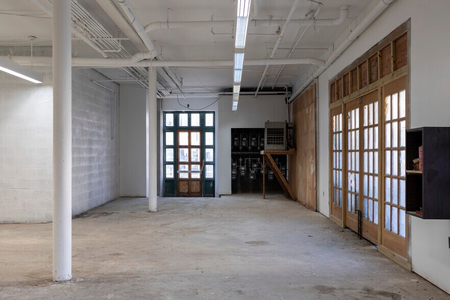 130 E 2nd St, Plainfield, NJ à vendre - Photo intérieure - Image 2 de 17