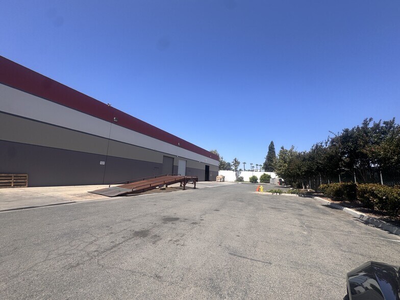 8475 Artesia Blvd, Buena Park, CA à louer - Photo du bâtiment - Image 2 de 4