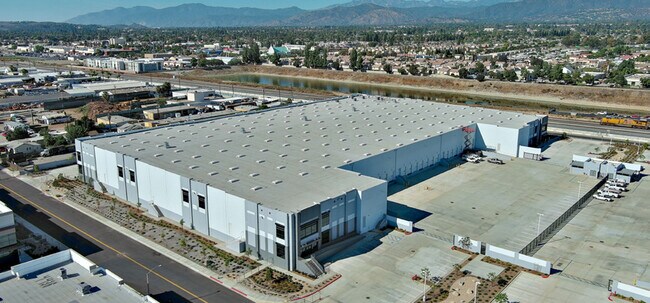 Plus de détails pour 4369 State St, Montclair, CA - Industriel à vendre