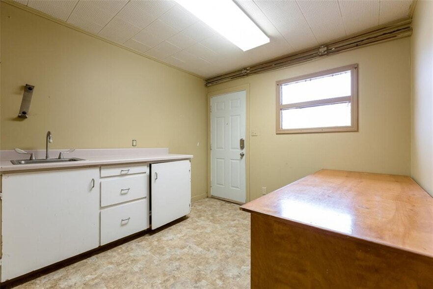 517 W 2nd St, Elk City, OK à vendre - Photo intérieure - Image 3 de 5
