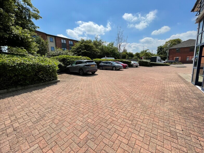 Ruddington Ln, Nottingham à louer - Photo du bâtiment - Image 3 de 3