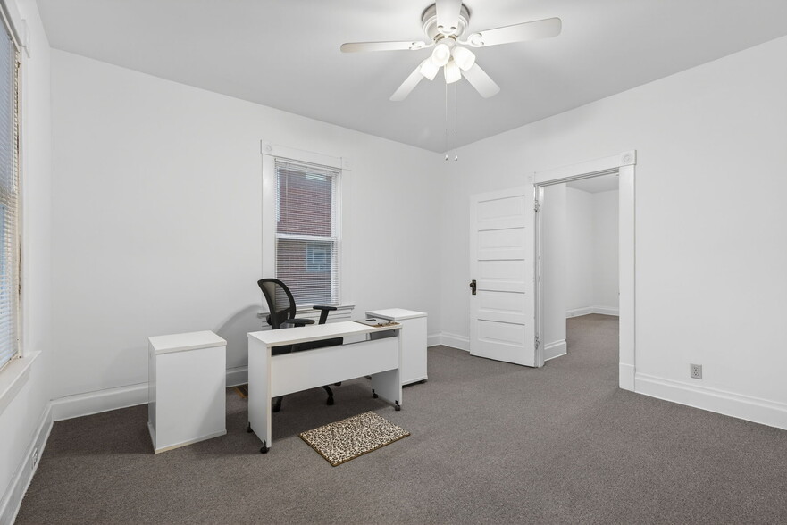 1065 First Capitol Dr, Saint Charles, MO for lease - Building Photo - Image 3 of 14