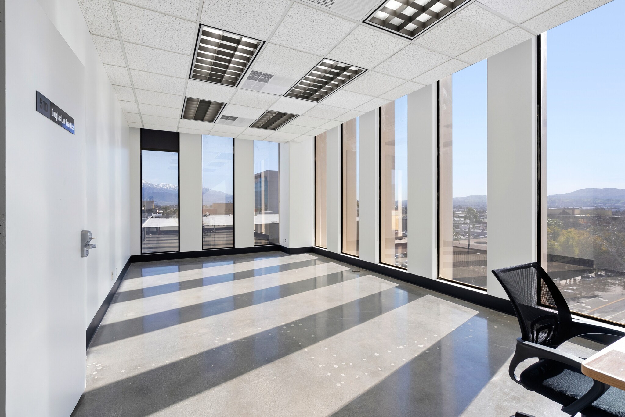 330 N D St, San Bernardino, CA à louer Photo intérieure- Image 1 de 30