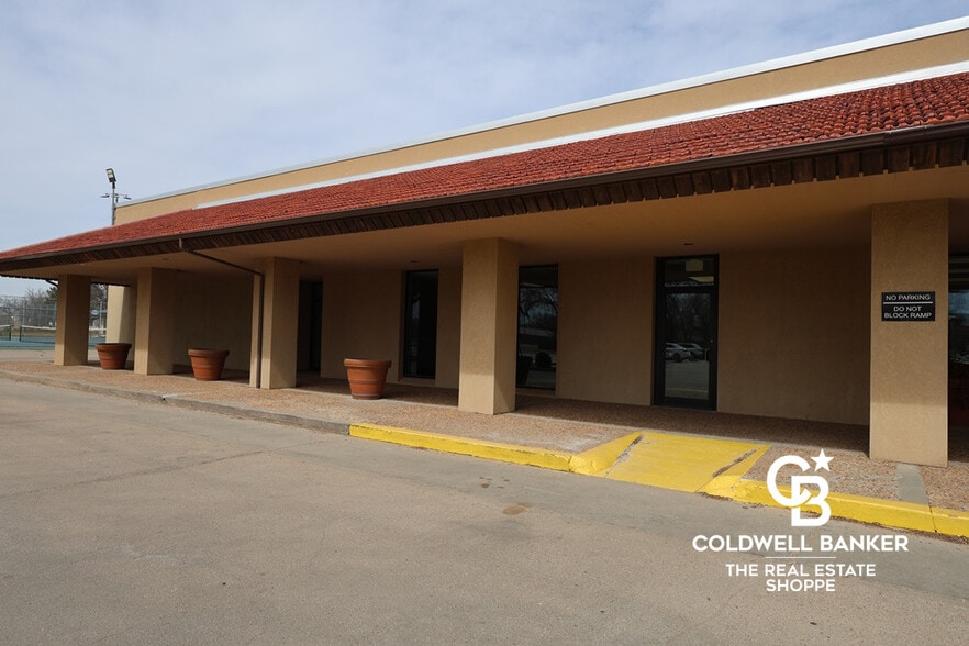 911 N Main St, Garden City, KS for lease - Building Photo - Image 2 of 28
