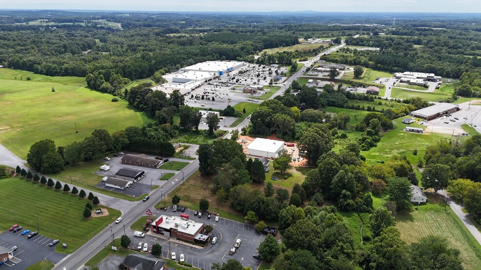 545 NC-16, Taylorsville, NC à louer - Photo principale - Image 1 de 7