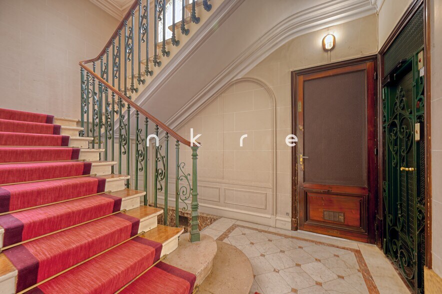 Rue De Rennes, Paris à vendre - Photo du bâtiment - Image 3 de 18