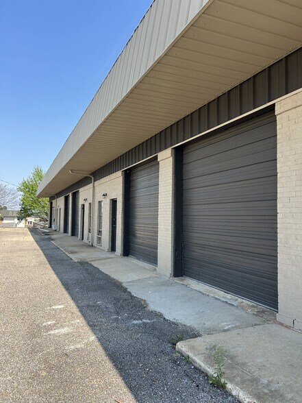 5323-5325 Wares Ferry Rd, Montgomery, AL à louer - Photo du bâtiment - Image 3 de 8