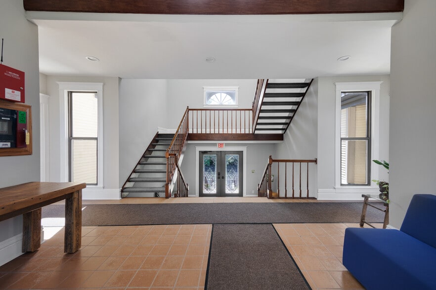 121 N Washington St, Naperville, IL à louer - Photo du bâtiment - Image 2 de 28