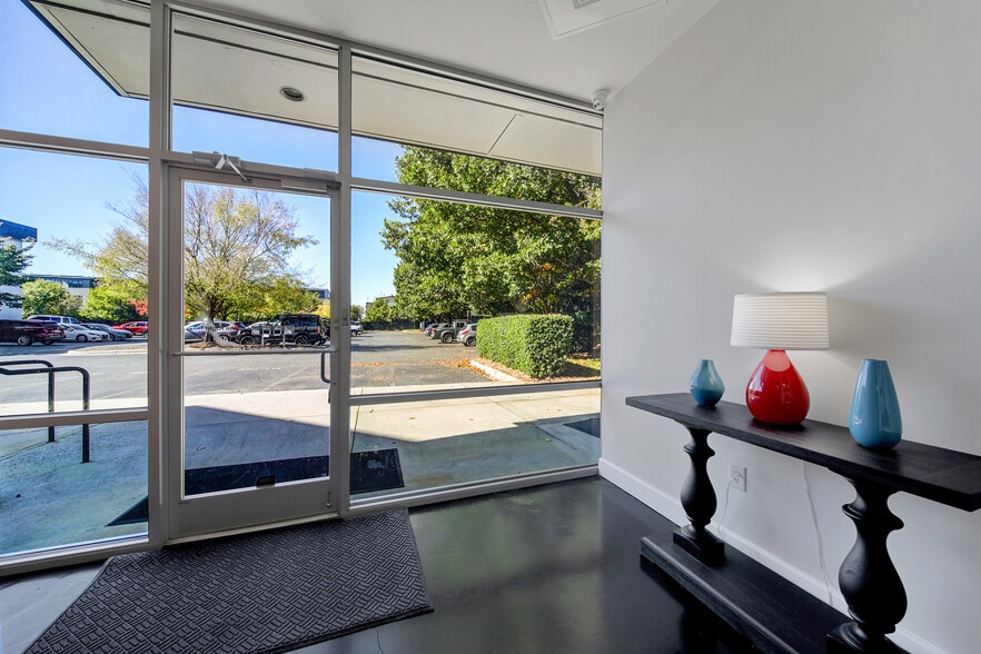 2010 S Tryon St, Charlotte, NC for sale - Building Photo - Image 2 of 14