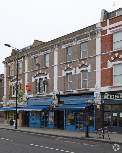 40-42 Amhurst Rd, London for lease - Building Photo - Image 2 of 3