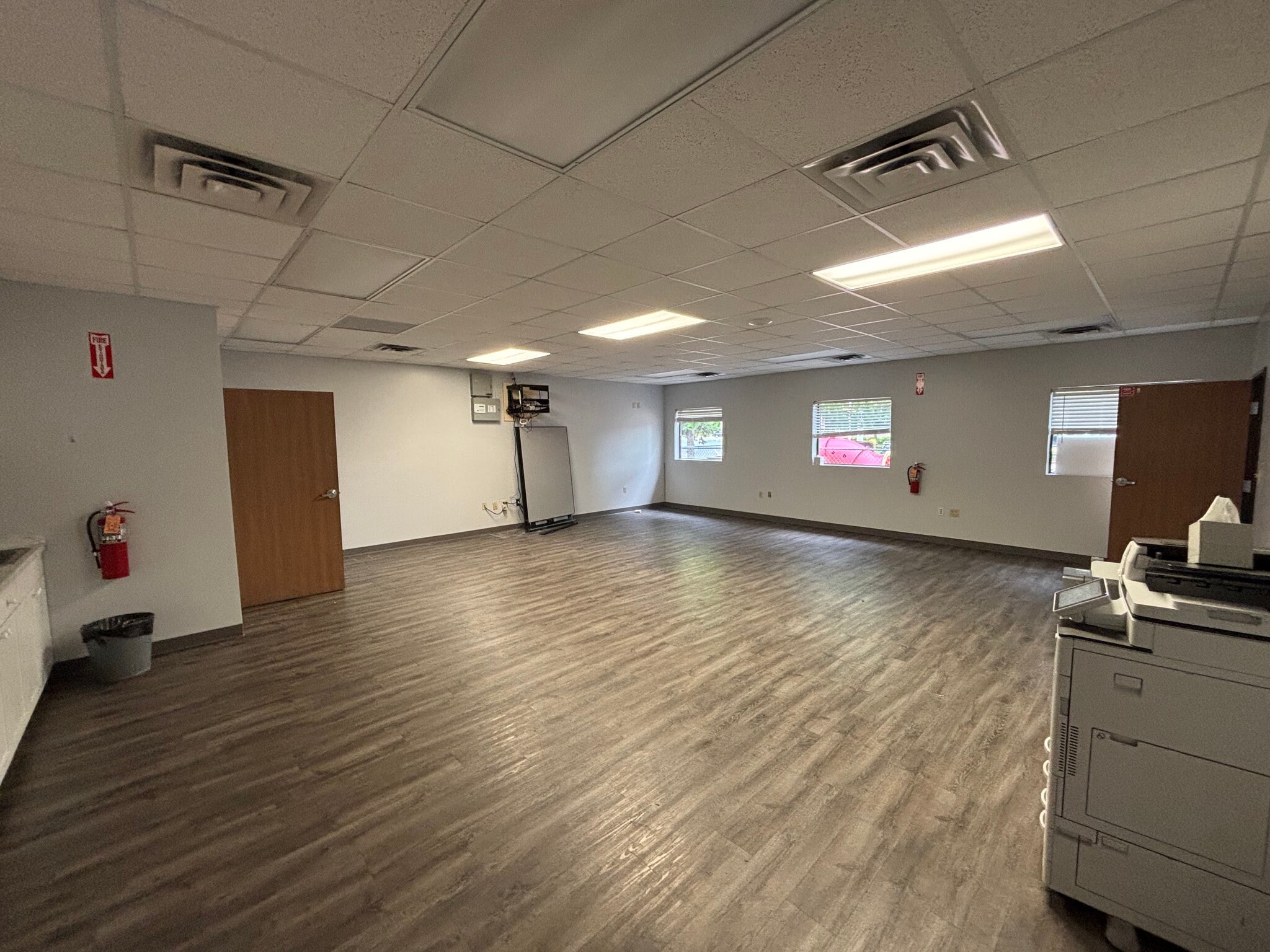 2357 Delhi Commerce Dr, Holt, MI à louer Photo du bâtiment- Image 1 de 8