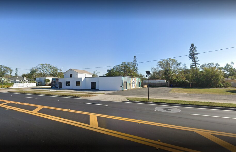 4700 22nd Ave S, Saint Petersburg, FL à louer - Photo du bâtiment - Image 3 de 4