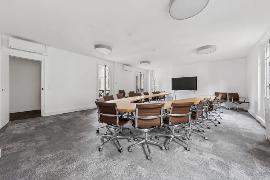 112-114 Rue La Boétie, Paris for lease - Building Photo - Image 3 of 26