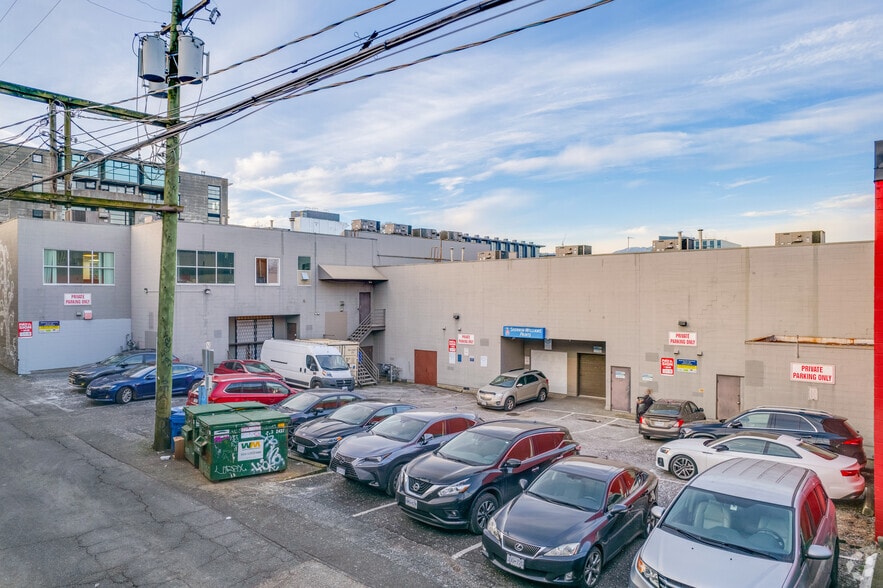 386-390 W 8th Ave, Vancouver, BC à louer - Photo du bâtiment - Image 3 de 4