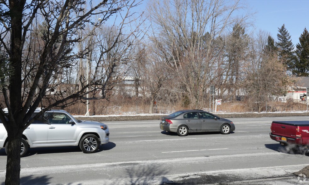 244 Wolf Rd, Albany, NY à louer - Photo du bâtiment - Image 3 de 4