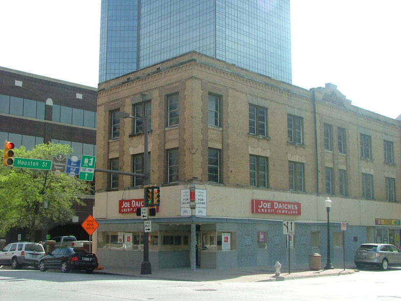 117 W Weatherford St, Fort Worth, TX for lease - Building Photo - Image 1 of 2