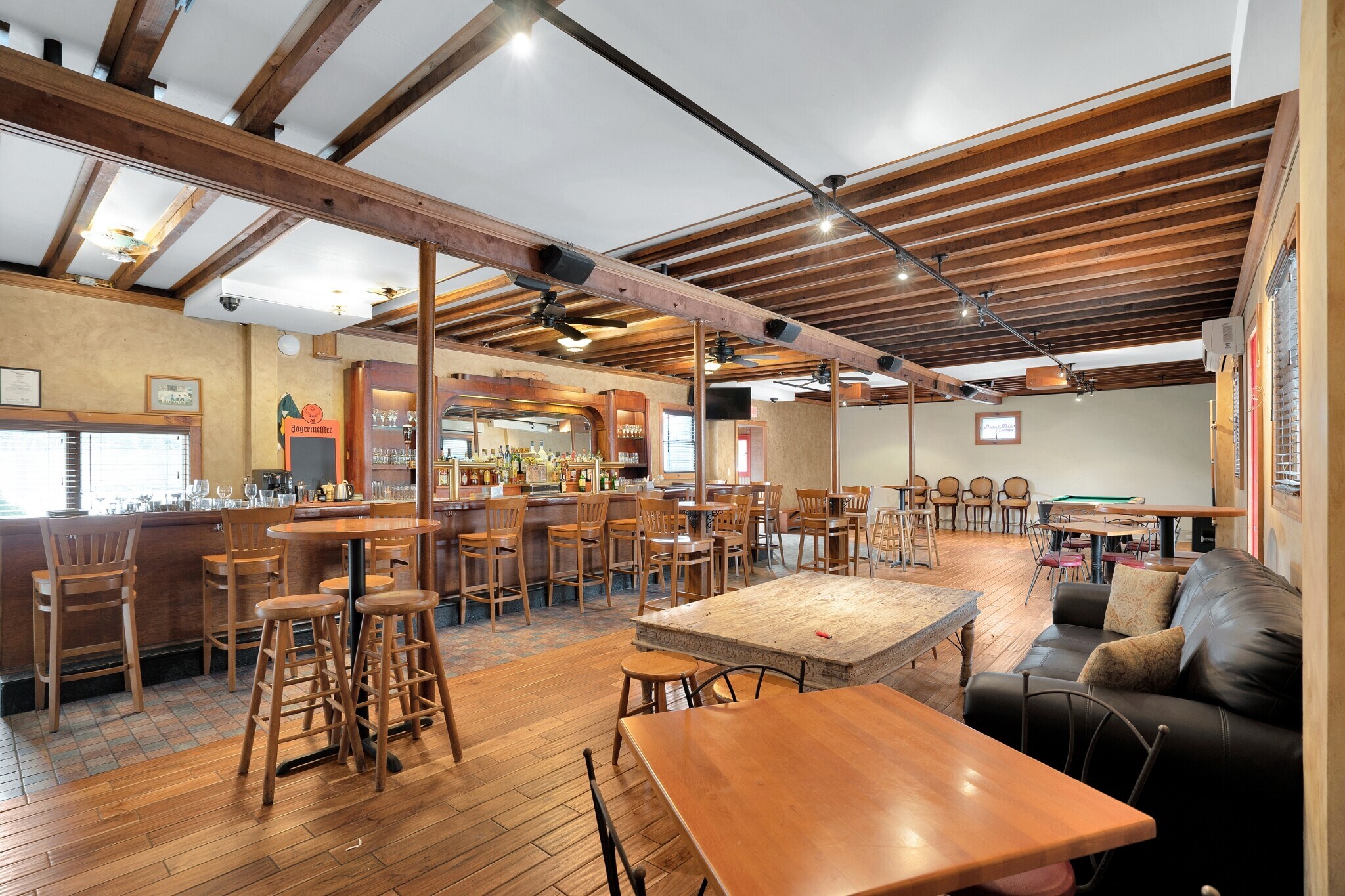 87 North Rd, Hampton Bays, NY for sale Interior Photo- Image 1 of 9