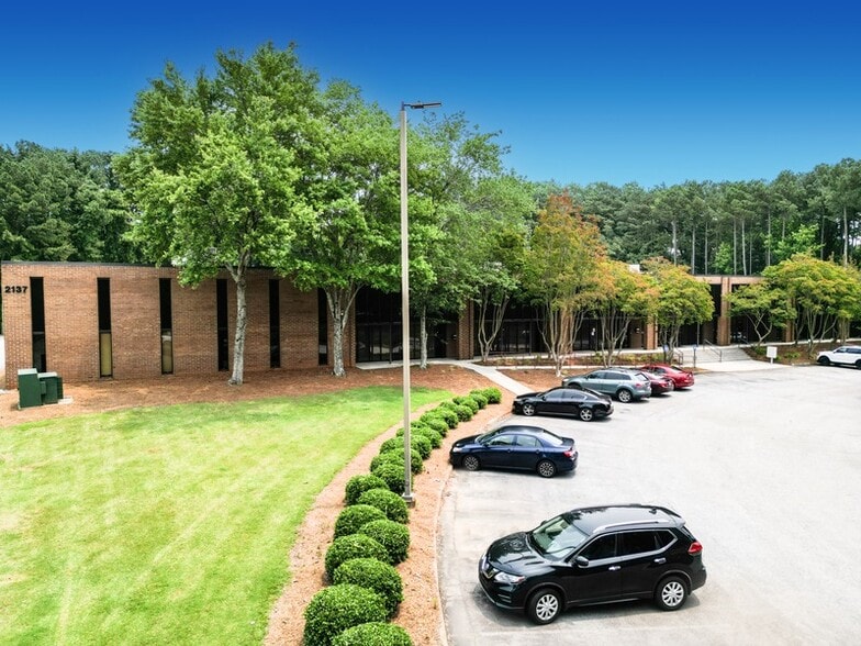 2137 Flintstone Dr, Tucker, GA for lease - Building Photo - Image 2 of 10