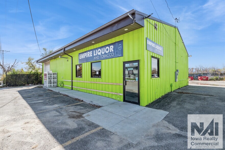 820 Robins Rd, Hiawatha, IA à louer - Photo du bâtiment - Image 1 de 7