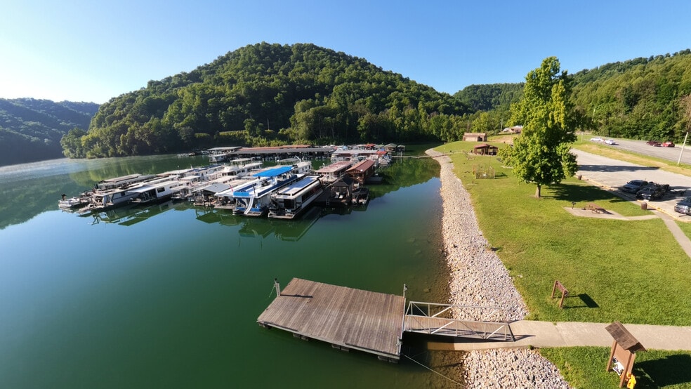 217 Big Smith Br, Sassafras, KY for sale - Building Photo - Image 3 of 32